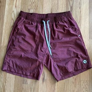 Vuori Kore short, size L. Rust color